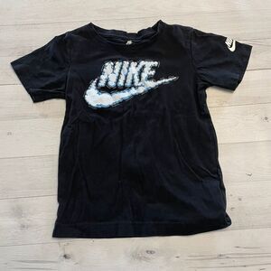 Nike boys cloud swoosh tee size 7‎